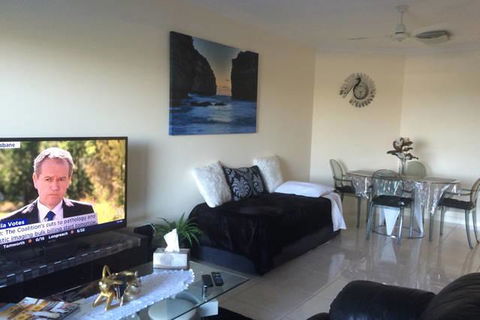 Nomikis\'On The Avenue - Accommodation Cairns 18