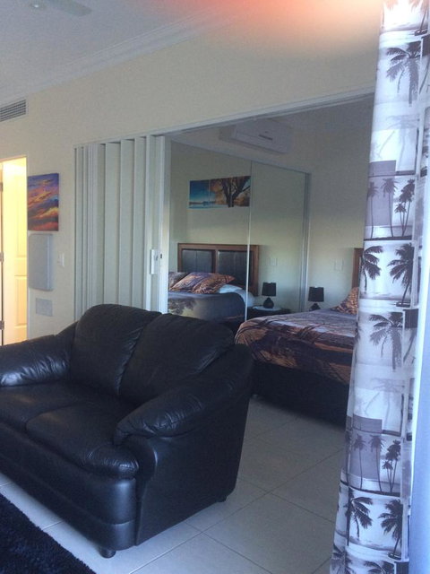 Nomikis\'On The Avenue - Accommodation Cairns 14