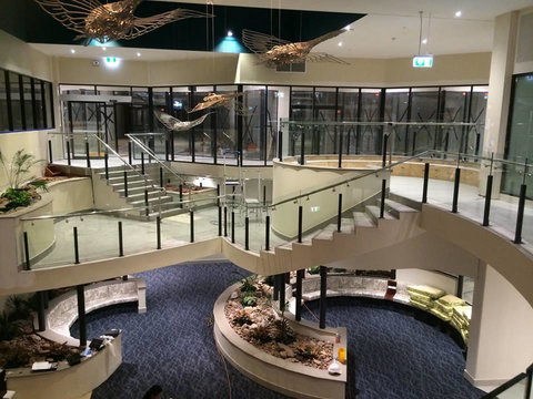 Nomikis\'On The Avenue - Accommodation Cairns 11