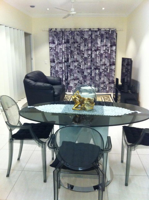 Nomikis\'On The Avenue - Accommodation Cairns 20