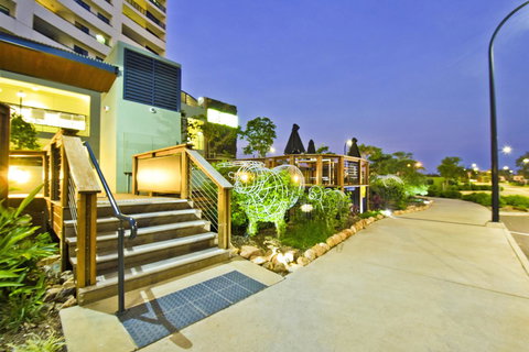 Nomikis\'On The Avenue - Accommodation Cairns 2