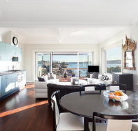 Art Deco Apartment With Breathtaking Water Views - Accommodation Cairns