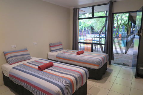 Jump Inn Alice Budget Accommodation - Accommodation Cairns 3