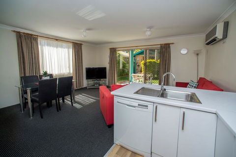 Beaches Serviced Apartments - Accommodation Cairns 19