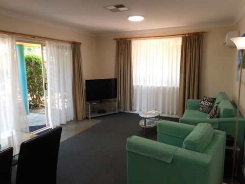 Beaches Serviced Apartments - Accommodation Cairns 27