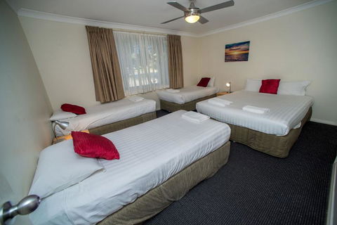 Beaches Serviced Apartments - Accommodation Cairns 0