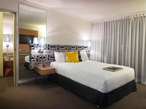 QT Canberra - Accommodation Cairns 8
