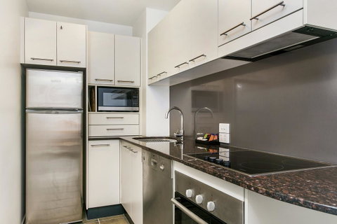 Lennox Holiday Apartments - Accommodation Cairns 36