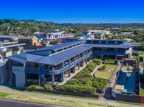 Lennox Holiday Apartments - Accommodation Cairns 0