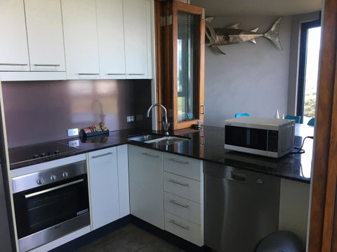 Lennox Holiday Apartments - Accommodation Cairns 12