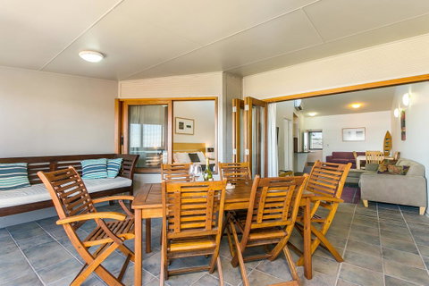 Lennox Holiday Apartments - Accommodation Cairns 33