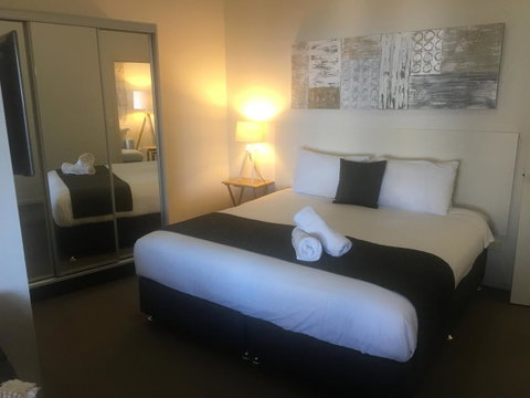 Lennox Holiday Apartments - Accommodation Cairns 16