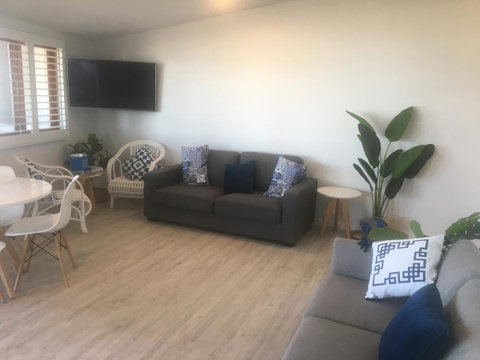 Lennox Holiday Apartments - Accommodation Cairns 24