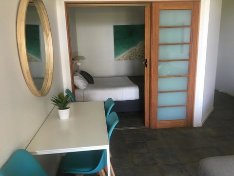 Lennox Holiday Apartments - Accommodation Cairns 14