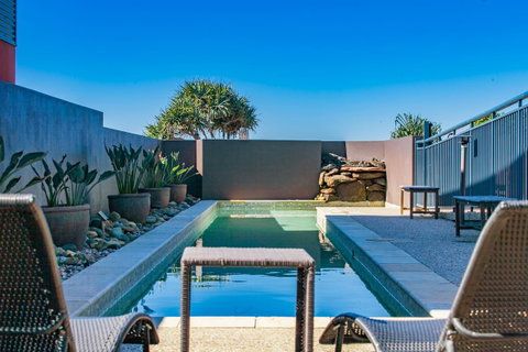 Lennox Holiday Apartments - Accommodation Cairns 3