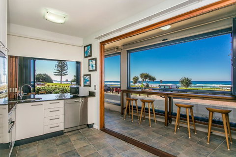 Lennox Holiday Apartments - Accommodation Cairns 13