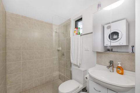 BOUTIQUE APARTMENTS BEACH LOCATION - Accommodation Cairns 2