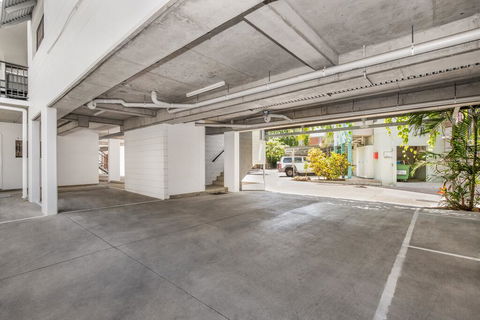 BOUTIQUE APARTMENTS BEACH LOCATION - Accommodation Cairns 1