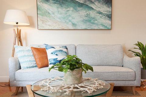 Boutique Hideaway With Direct Lagoon Access - Accommodation Cairns 0