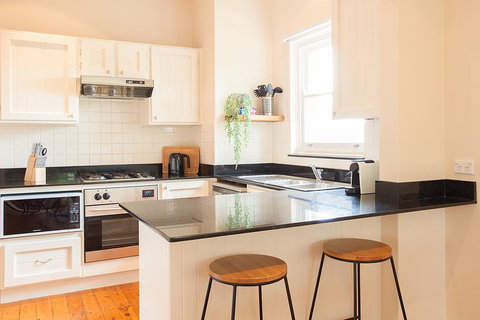 Boutique Hideaway With Direct Lagoon Access - Accommodation Cairns 2