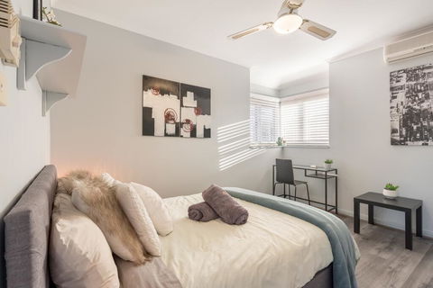 Boutique Private Rm Situated In The Heart Of Burwood6 - Accommodation Cairns 0