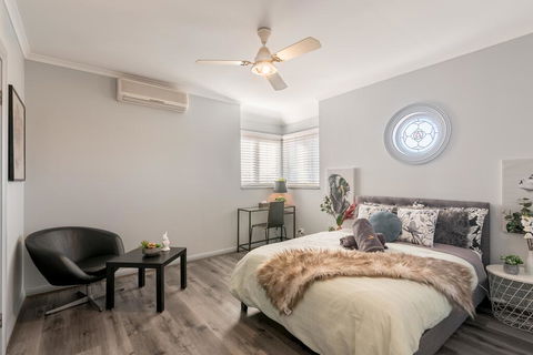 Boutique Private Rm Situated In The Heart Of Burwood7 - Accommodation Cairns 0