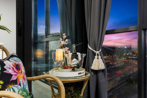 Braddon Penthouse, Top Location, Netflix, WiFi, Views - Accommodation Cairns 0