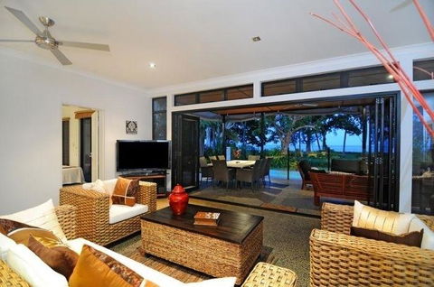 Bramston Beach - Luxury Holiday House - Accommodation Cairns 1