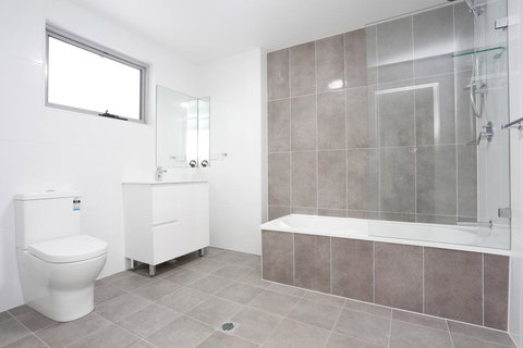 Brand New Family Friendly Apartment For 7 - Accommodation Cairns 0