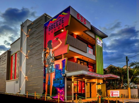Breeze Lodge - Accommodation Cairns 0