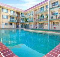 Bribie Beach King bed Unit overlooking pool - Accommodation Cairns