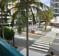 Broadbeach Private Apt with CHA - Accommodation Cairns