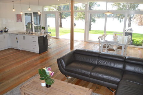 Bundalong Waterfront- 28 Graham Ave, Bundalong - Accommodation Cairns 2