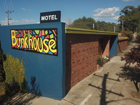 Bunkhouse Motel - Accommodation Cairns 0