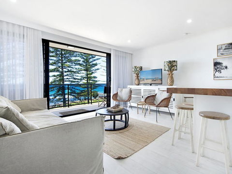 Burleigh By The Sea - Accommodation Cairns 0