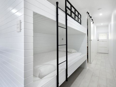 Burleigh By The Sea - Accommodation Cairns 3