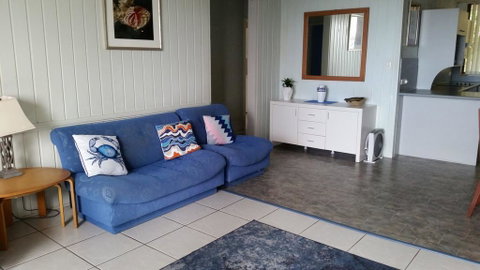 By The Sea Unit 3, 13 Esplanade, Kings Beach - Accommodation Cairns 2