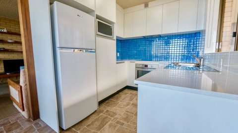 By The Sea Unit 4, 13 Esplanade, Kings Beach - Accommodation Cairns 3