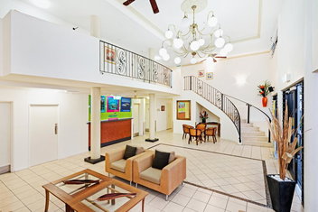 Cairns Queens Court with Accommodation Cairns