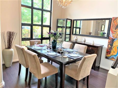 Campbelltown Most Sought After Park Central Home - Accommodation Cairns 2