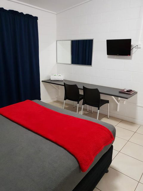 Capricorn Hotel - Accommodation Cairns 2