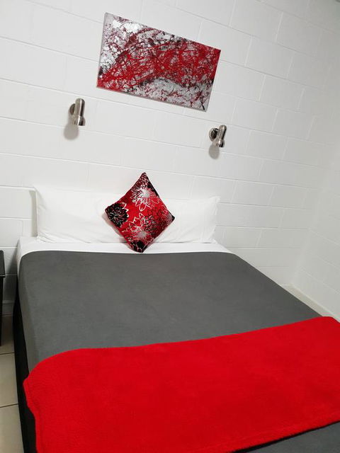 Capricorn Hotel - Accommodation Cairns 1