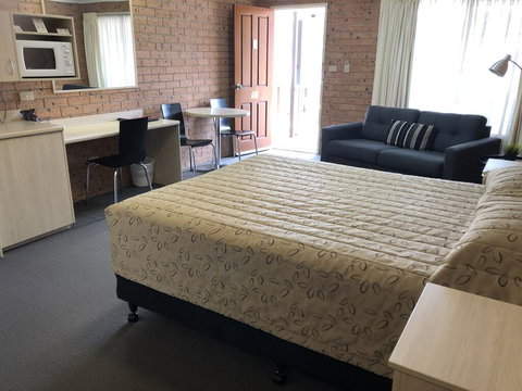 Cardiff Motor Inn - Accommodation Cairns 1