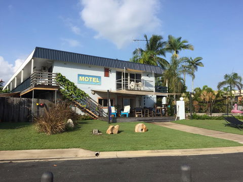 Cardwell Beachfront Motel - Accommodation Cairns 0