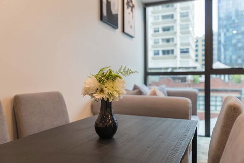 CBD Modern Classic 1 Bedroom Apt@La Trobe Tower - Accommodation Cairns 3