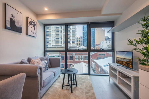 CBD Modern Classic 1 Bedroom Apt@La Trobe Tower - Accommodation Cairns 2