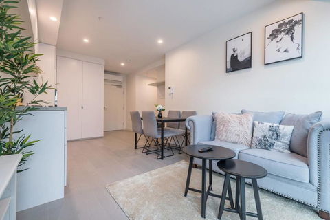 CBD Modern Classic 1 Bedroom Apt@La Trobe Tower - Accommodation Cairns 0