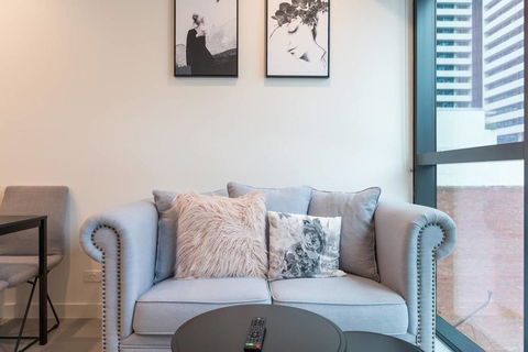 CBD Modern Classic 1 Bedroom Apt@La Trobe Tower - Accommodation Cairns 1