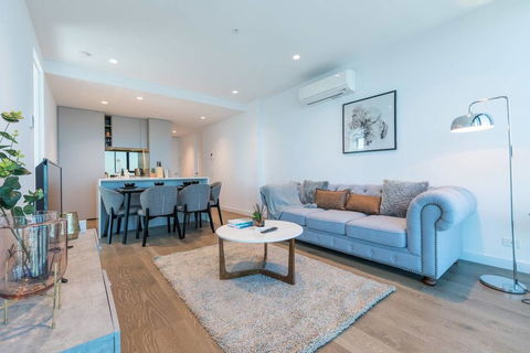CBD Spectacular View 2 Bedroom Apt @Victoria One - Accommodation Cairns 1