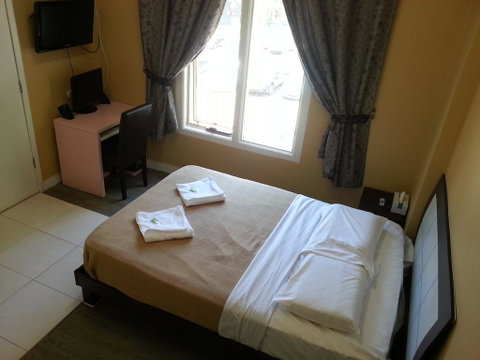 Central Private Hotel - Accommodation Cairns 2